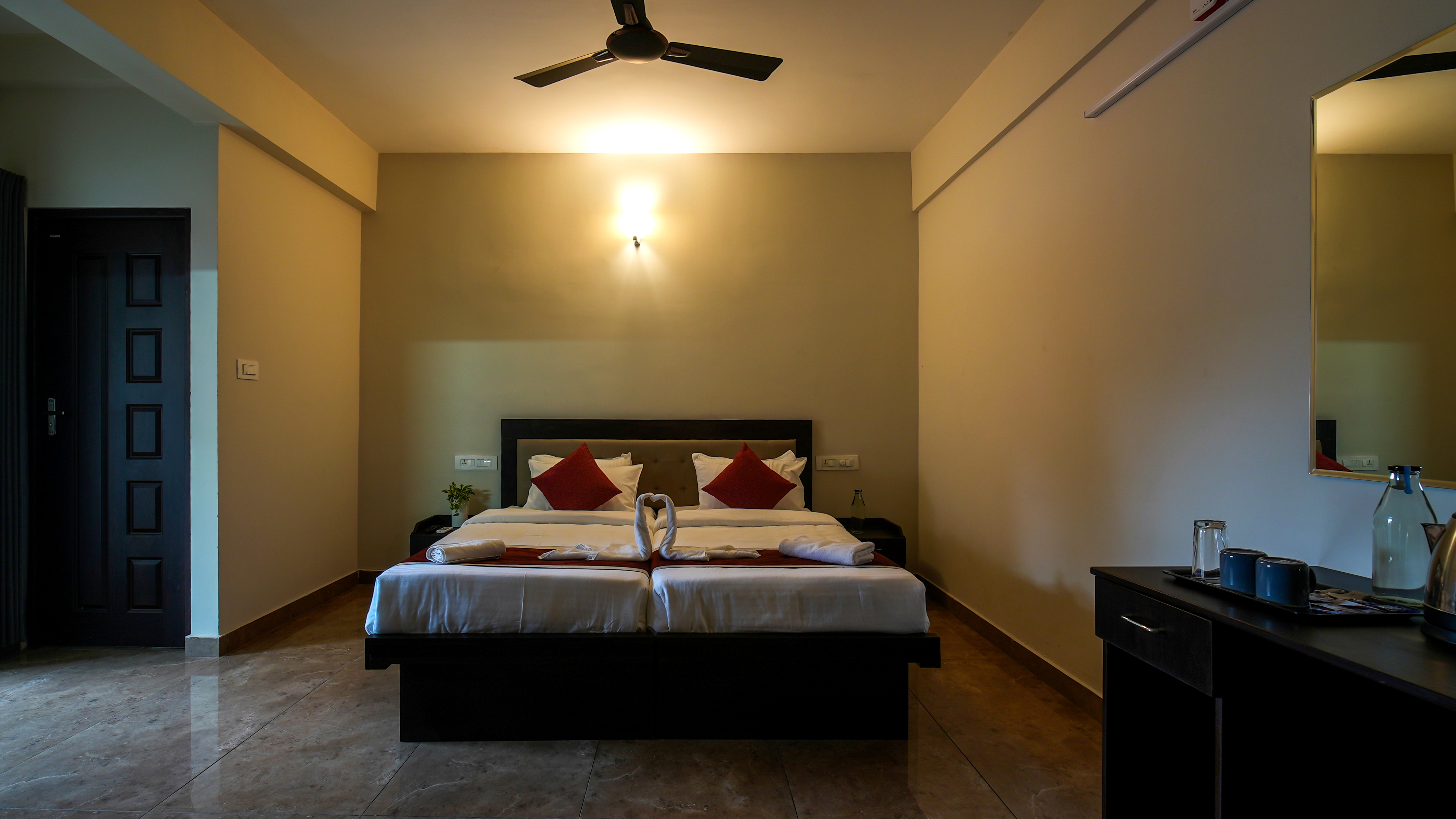 Suite with living room and kitchen near Rajagiri and Infopark
