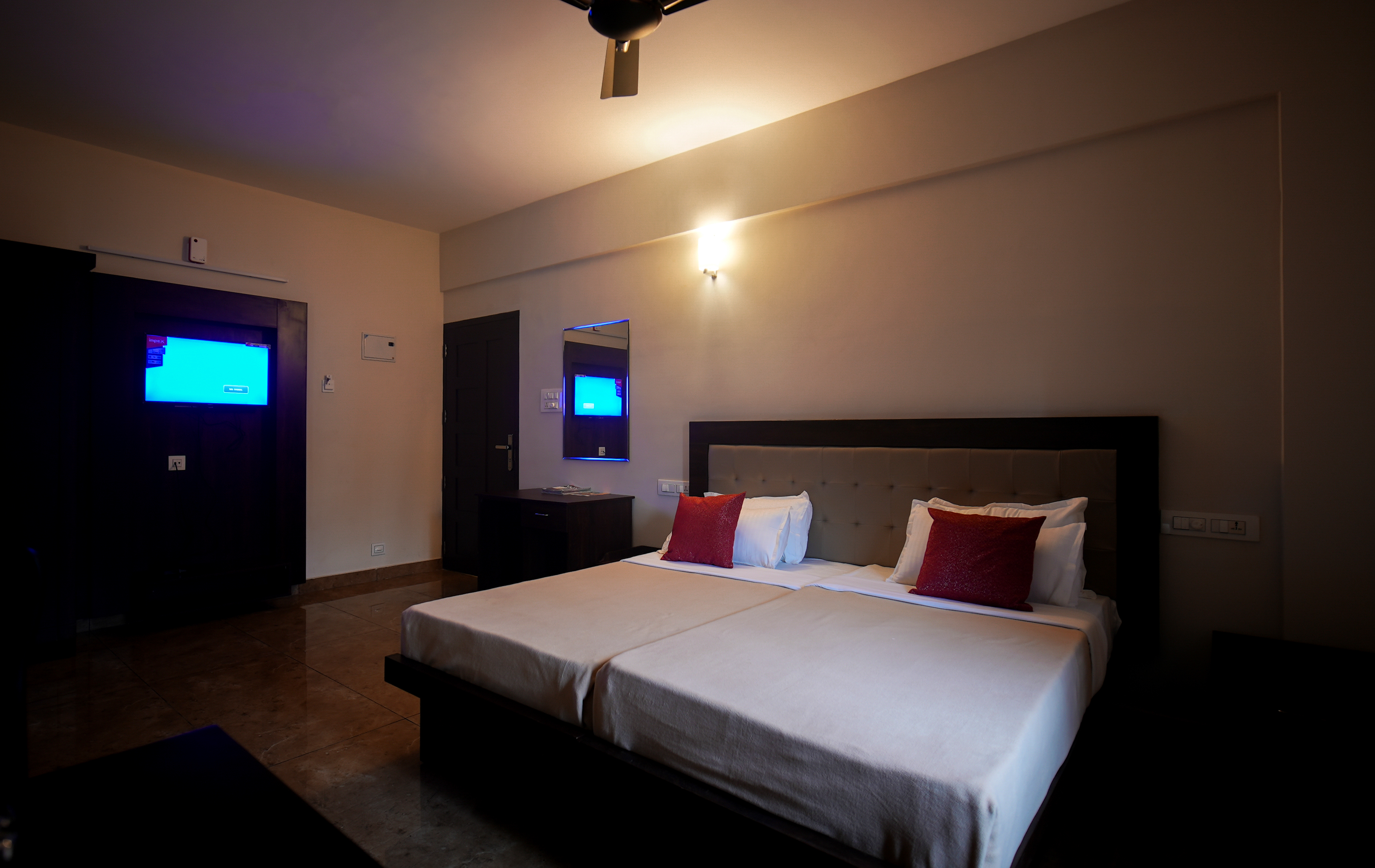 Suite room near Infopark Kochi with dining area and king-size bed
